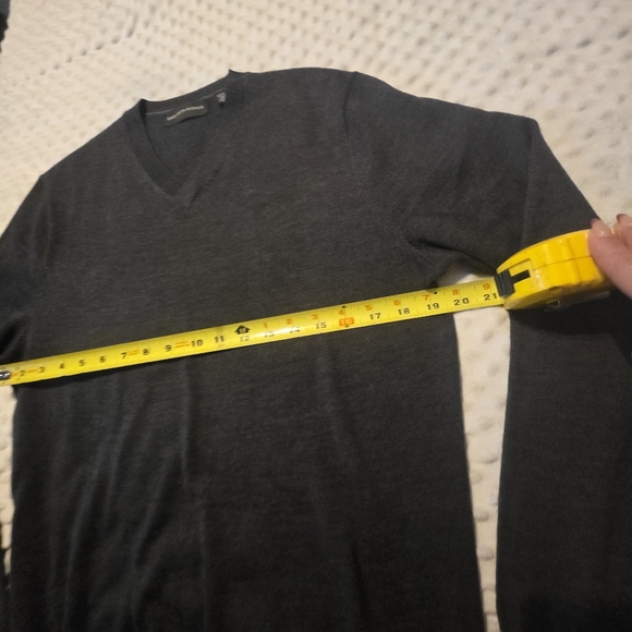 Sakd Fifth Avenue Men's Gray V-Neck Sweater - Picture 7 of 9